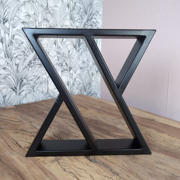Le P'tit Louxor : Un pied de table au design unique !